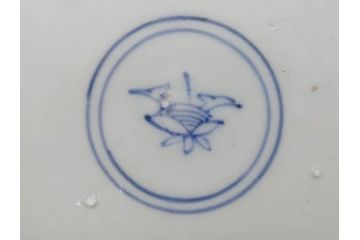江戸期　古伊万里　染付　芙蓉手　鳥の図　約22cm　7寸　はっきりとした藍色のデザインが目を惹く中皿(鷹?、和皿、和食器、七寸)(R-073017)