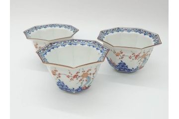 江戸期　古伊万里　柿右衛門手　竹梅図の色絵が可愛らしい向付3客セット(小鉢、八角、和食器)(R-073018)