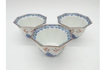 江戸期　古伊万里　柿右衛門手　竹梅図の色絵が可愛らしい向付3客セット(小鉢、八角、和食器)(R-073018)