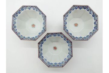 江戸期　古伊万里　柿右衛門手　竹梅図の色絵が可愛らしい向付3客セット(小鉢、八角、和食器)(R-073018)
