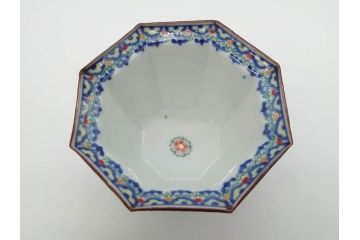 江戸期　古伊万里　柿右衛門手　竹梅図の色絵が可愛らしい向付3客セット(小鉢、八角、和食器)(R-073018)
