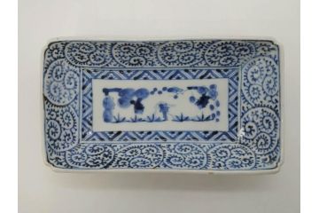 江戸期　大明成化年製　古伊万里　染付　蛸唐草　松竹梅文　約21cm　6.7寸　意匠を凝らしたデザインが素敵な長皿2枚セット(角皿、和皿、和食器、六寸七分)(R-073026)