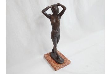 無銘　裸婦像　高さ約49cm　重量約6.44kg　女性らしさを感じるしぐさの表現が見事なブロンズ像(置物、オブジェ、女性像、箱なし)(R-073027)