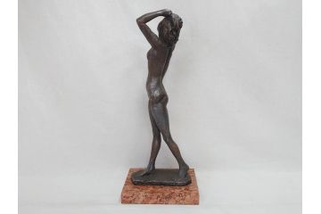 無銘　裸婦像　高さ約49cm　重量約6.44kg　女性らしさを感じるしぐさの表現が見事なブロンズ像(置物、オブジェ、女性像、箱なし)(R-073027)