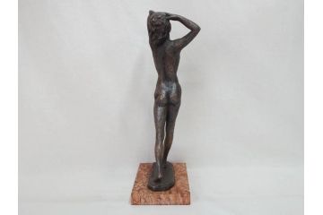 無銘　裸婦像　高さ約49cm　重量約6.44kg　女性らしさを感じるしぐさの表現が見事なブロンズ像(置物、オブジェ、女性像、箱なし)(R-073027)