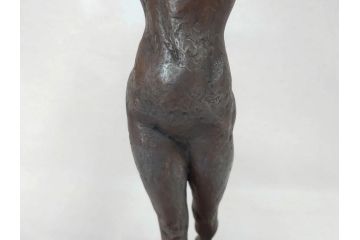 無銘　裸婦像　高さ約49cm　重量約6.44kg　女性らしさを感じるしぐさの表現が見事なブロンズ像(置物、オブジェ、女性像、箱なし)(R-073027)