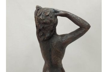 無銘　裸婦像　高さ約49cm　重量約6.44kg　女性らしさを感じるしぐさの表現が見事なブロンズ像(置物、オブジェ、女性像、箱なし)(R-073027)