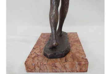 無銘　裸婦像　高さ約49cm　重量約6.44kg　女性らしさを感じるしぐさの表現が見事なブロンズ像(置物、オブジェ、女性像、箱なし)(R-073027)