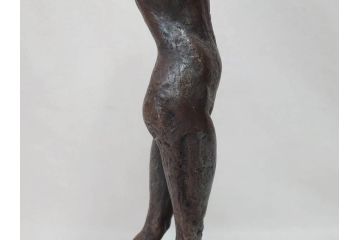 無銘　裸婦像　高さ約49cm　重量約6.44kg　女性らしさを感じるしぐさの表現が見事なブロンズ像(置物、オブジェ、女性像、箱なし)(R-073027)