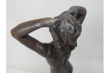 無銘　裸婦像　高さ約49cm　重量約6.44kg　女性らしさを感じるしぐさの表現が見事なブロンズ像(置物、オブジェ、女性像、箱なし)(R-073027)