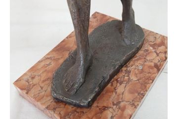 無銘　裸婦像　高さ約49cm　重量約6.44kg　女性らしさを感じるしぐさの表現が見事なブロンズ像(置物、オブジェ、女性像、箱なし)(R-073027)