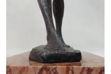 無銘　裸婦像　高さ約49cm　重量約6.44kg　女性らしさを感じるしぐさの表現が見事なブロンズ像(置物、オブジェ、女性像、箱なし)(R-073027)