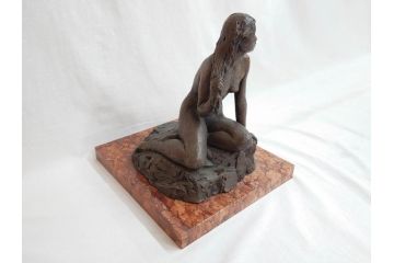 銘有　裸婦像　高さ約29.5cm　重量約10.72kg　細かい所まで丁寧につくられた上品な雰囲気のブロンズ像(置物、オブジェ、女性像、箱なし)(R-073028)