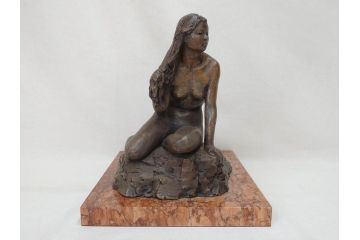 銘有　裸婦像　高さ約29.5cm　重量約10.72kg　細かい所まで丁寧につくられた上品な雰囲気のブロンズ像(置物、オブジェ、女性像、箱なし)(R-073028)