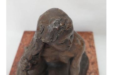 銘有　裸婦像　高さ約29.5cm　重量約10.72kg　細かい所まで丁寧につくられた上品な雰囲気のブロンズ像(置物、オブジェ、女性像、箱なし)(R-073028)