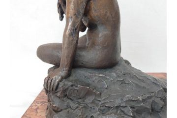 銘有　裸婦像　高さ約29.5cm　重量約10.72kg　細かい所まで丁寧につくられた上品な雰囲気のブロンズ像(置物、オブジェ、女性像、箱なし)(R-073028)