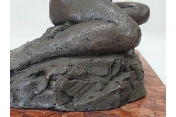 銘有　裸婦像　高さ約29.5cm　重量約10.72kg　細かい所まで丁寧につくられた上品な雰囲気のブロンズ像(置物、オブジェ、女性像、箱なし)(R-073028)
