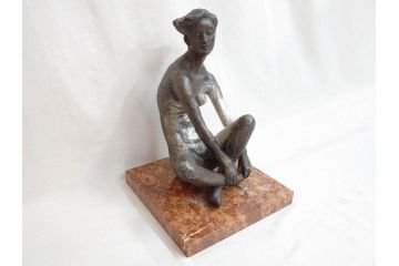 無銘　裸婦像　高さ約35cm　重量約10.52kg　意匠を凝らしたつくりにこだわりが感じられるブロンズ像(置物、オブジェ、女性像、箱なし)(R-073029)