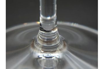 未使用品　オーストリア　RIEDEL(リーデル)　ヴィノム　250周年記念　ピノ・ノワール　ネッビオーロ　上品な佇まいが魅力のグラス4客セット(ワイン、箱付き)(R-073036)