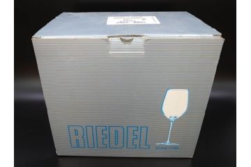 未使用品　オーストリア　RIEDEL(リーデル)　ヴィノム　250周年記念　ピノ・ノワール　ネッビオーロ　上品な佇まいが魅力のグラス4客セット(ワイン、箱付き)(R-073036)