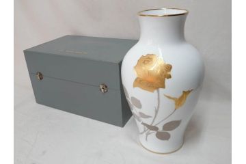 大倉陶園(OKURA、OAC)　金蝕バラ　モダンなデザインで気品溢れる花器(OKURA CHINA、エッチング、金くさらし、花瓶、花入、フラワーベース、ケース付き)(R-073037)