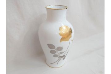 大倉陶園(OKURA、OAC)　金蝕バラ　モダンなデザインで気品溢れる花器(OKURA CHINA、エッチング、金くさらし、花瓶、花入、フラワーベース、ケース付き)(R-073037)
