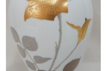 大倉陶園(OKURA、OAC)　金蝕バラ　モダンなデザインで気品溢れる花器(OKURA CHINA、エッチング、金くさらし、花瓶、花入、フラワーベース、ケース付き)(R-073037)