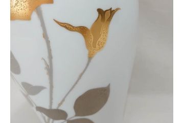 大倉陶園(OKURA、OAC)　金蝕バラ　モダンなデザインで気品溢れる花器(OKURA CHINA、エッチング、金くさらし、花瓶、花入、フラワーベース、ケース付き)(R-073037)