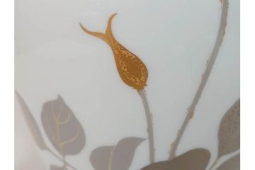 大倉陶園(OKURA、OAC)　金蝕バラ　モダンなデザインで気品溢れる花器(OKURA CHINA、エッチング、金くさらし、花瓶、花入、フラワーベース、ケース付き)(R-073037)