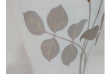 大倉陶園(OKURA、OAC)　金蝕バラ　モダンなデザインで気品溢れる花器(OKURA CHINA、エッチング、金くさらし、花瓶、花入、フラワーベース、ケース付き)(R-073037)