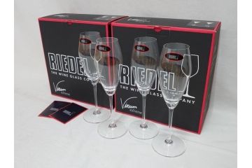 未使用品　オーストリア　RIEDEL(リーデル)　ヴィノム　エクストリーム　美しいフォルムが気品漂うグラス4客セット(シャンパーニュ、箱付き)(R-073038)