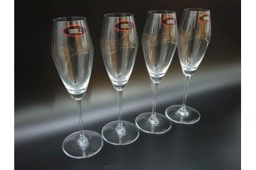 未使用品　オーストリア　RIEDEL(リーデル)　ヴィノム　エクストリーム　美しいフォルムが気品漂うグラス4客セット(シャンパーニュ、箱付き)(R-073038)