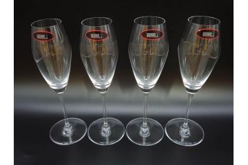 未使用品　オーストリア　RIEDEL(リーデル)　ヴィノム　エクストリーム　美しいフォルムが気品漂うグラス4客セット(シャンパーニュ、箱付き)(R-073038)