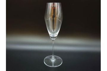 未使用品　オーストリア　RIEDEL(リーデル)　ヴィノム　エクストリーム　美しいフォルムが気品漂うグラス4客セット(シャンパーニュ、箱付き)(R-073038)