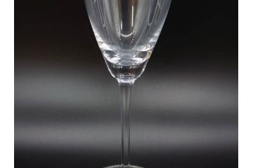未使用品　オーストリア　RIEDEL(リーデル)　ヴィノム　エクストリーム　美しいフォルムが気品漂うグラス4客セット(シャンパーニュ、箱付き)(R-073038)
