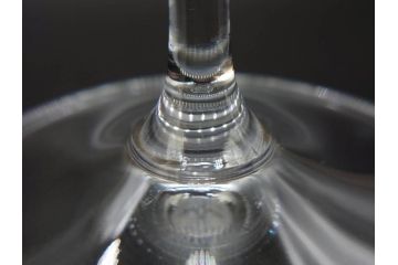 未使用品　オーストリア　RIEDEL(リーデル)　ヴィノム　エクストリーム　美しいフォルムが気品漂うグラス4客セット(シャンパーニュ、箱付き)(R-073038)