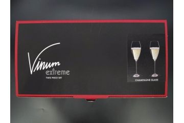 未使用品　オーストリア　RIEDEL(リーデル)　ヴィノム　エクストリーム　美しいフォルムが気品漂うグラス4客セット(シャンパーニュ、箱付き)(R-073038)