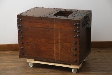 和製アンティーク　超特大モンスターサイズ!!　総欅(ケヤキ)材　厚手金具　なかなかお目にかかれない大きさの特注銭箱(銭函)(R-073042)