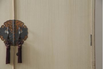 中古　伝統工芸士　皆川新司作　総桐(キリ)材　凛とした佇まいが魅力の加茂桐箪笥(四方丸、胴厚、総桐たんす、和タンス、衣装箪笥、着物箪笥、引き出し)(R-073043)