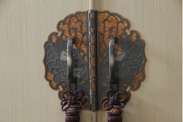 中古　伝統工芸士　皆川新司作　総桐(キリ)材　凛とした佇まいが魅力の加茂桐箪笥(四方丸、胴厚、総桐たんす、和タンス、衣装箪笥、着物箪笥、引き出し)(R-073043)