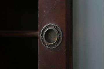 中古　美品　筑後民芸　上質な和の雰囲気を高める茶箪笥(茶棚、戸棚、収納棚、食器棚、整理箪笥、収納箪笥、チェスト、キャビネット、引き出し、和箪笥)(R-073045)