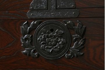 中古　美品　筑後民芸　上質な和の雰囲気を高める茶箪笥(茶棚、戸棚、収納棚、食器棚、整理箪笥、収納箪笥、チェスト、キャビネット、引き出し、和箪笥)(R-073045)