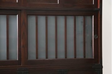 中古　美品　筑後民芸　脚(台輪)付きリメイク　上質な和の雰囲気を高めるサイドボード(戸棚、収納棚、サイドキャビネット)(R-073046)