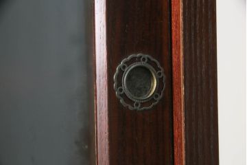 中古　美品　筑後民芸　脚(台輪)付きリメイク　上質な和の雰囲気を高めるサイドボード(戸棚、収納棚、サイドキャビネット)(R-073046)