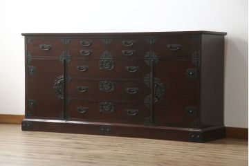 中古　美品　筑後民芸　天板リメイク　上質な和の雰囲気を高めるサイドボード(戸棚、収納箪笥、整理箪笥、サイドチェスト、引き出し、和箪笥)(R-073047)