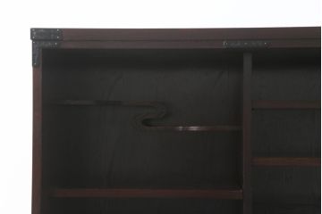  中古　美品!!　仙台民芸箪笥(仙台箪笥)　欅産業　漆塗り　落ち着いた佇まいで和の空間を引き立てる茶箪笥(茶棚、食器棚、収納棚、飾り棚、キャビネット)(R-073048)