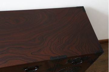 中古　美品　仙台民芸箪笥(仙台箪笥)　欅産業　凝ったつくりの大振りの金具が目を惹く仙台箪笥サイドボード(サイドチェスト、ローチェスト、収納箪笥、衣装箪笥、引き出し)(R-073049)