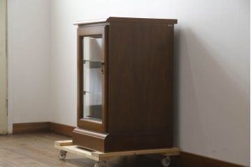 中古　美品　希少な絶版品!!　カリモク　domani(ドマーニ)　PROCEED(プロシード)コレクション　品のある佇まいでお部屋を引き立てるサイドキャビネット(飾り棚、収納棚)(R-073052)