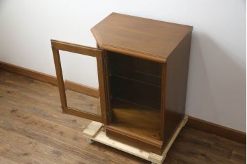 中古　美品　希少な絶版品!!　カリモク　domani(ドマーニ)　PROCEED(プロシード)コレクション　品のある佇まいでお部屋を引き立てるサイドキャビネット(飾り棚、収納棚)(R-073052)