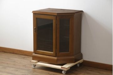 中古　美品　希少な絶版品!!　カリモク　domani(ドマーニ)　PROCEED(プロシード)コレクション　品のある佇まいでお部屋を引き立てるサイドキャビネット(飾り棚、収納棚)(R-073053)